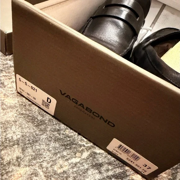 Vagabond Women’s Classic Black Slip-On Loafers - Picture 3 of 5